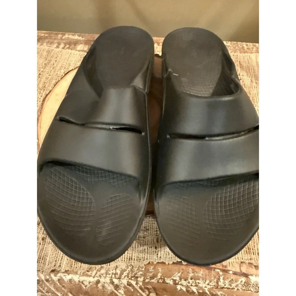 OOFOS Slide Black Lightweight Recovery Footwear on Feet Men's 13 Womens 15 NEW